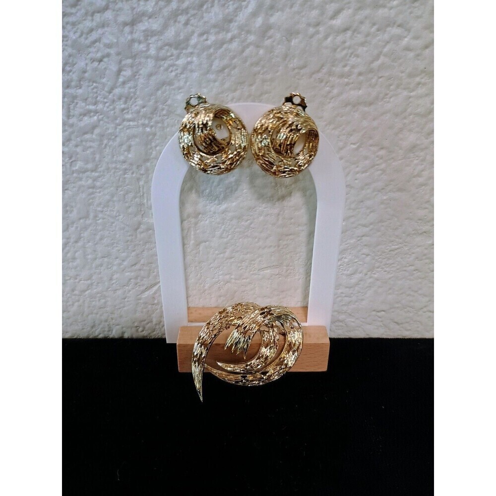 Vintage Ribbon Silver Tone Gold Accent Brooch and Clip on Earrings Set